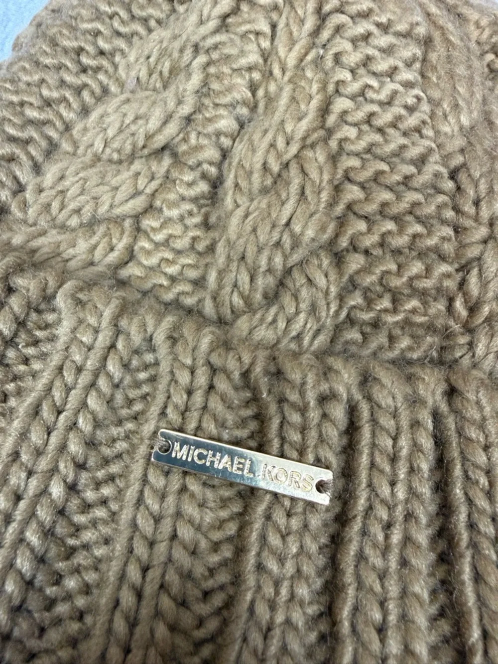 Michael Kors Women’s Cable-Knit Beanie with Faux Fur Pom-Pom -‎ One Size ❄️✨